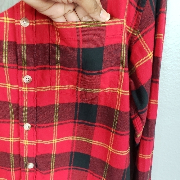 URBAN OUTFITTERS Men's Plaid Flannel Button Down Shirt Red Black Sz M - Picture 2 of 6